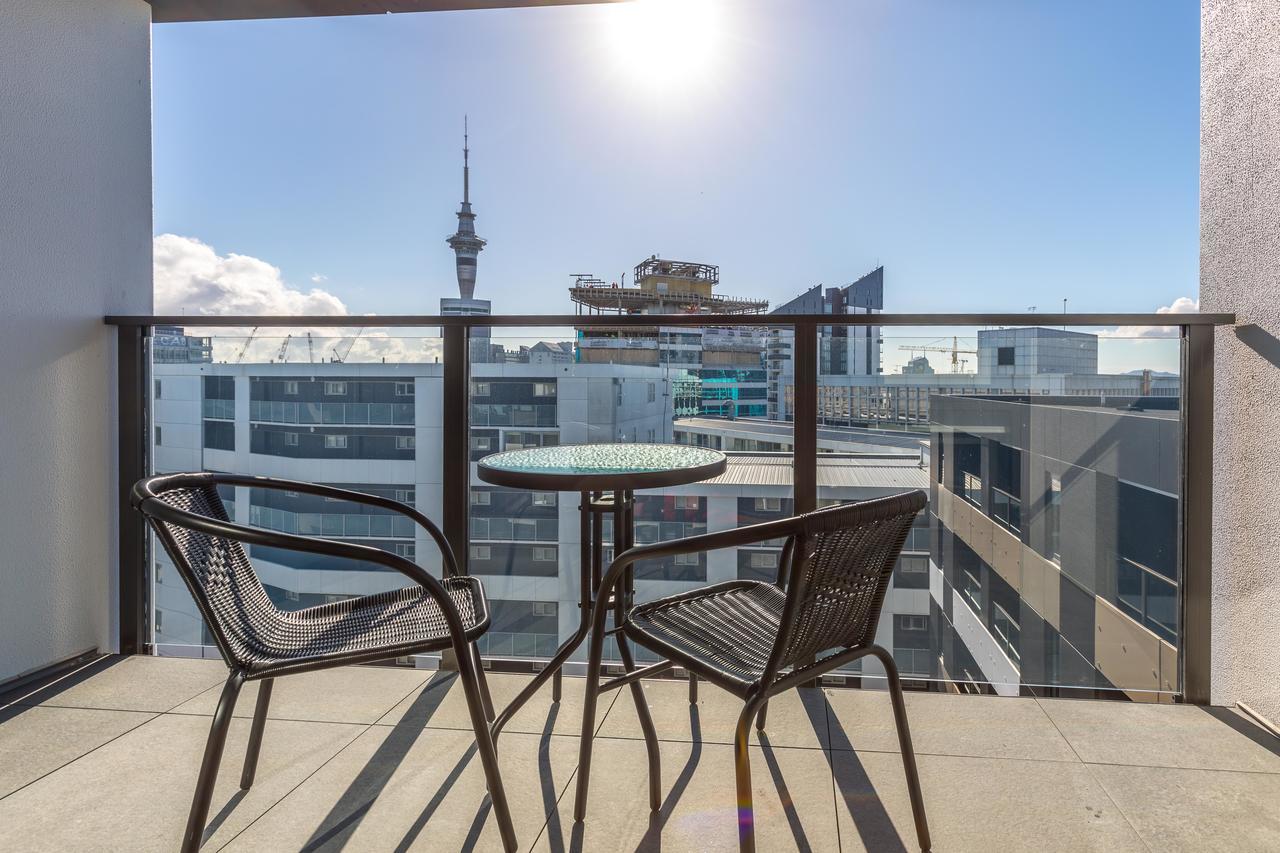 Star Queens Serviced Apartments Auckland Zewnętrze zdjęcie A balcony in Auckland, New Zealand